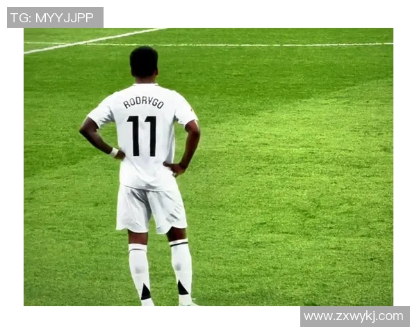 足球明星背影剪辑视频展现他们的风采与坚持的瞬间 足球明星背影剪辑视频展现他们的风采与坚持的瞬间